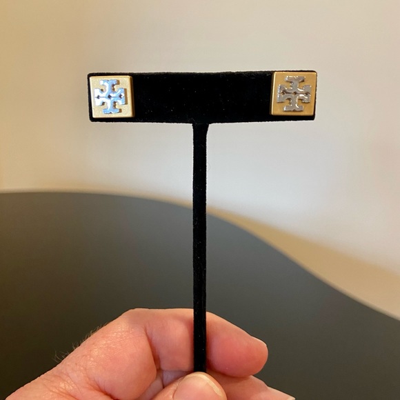 NWT Authentic luxury minimalist Tory Burch Block T Logo Stud Earrings